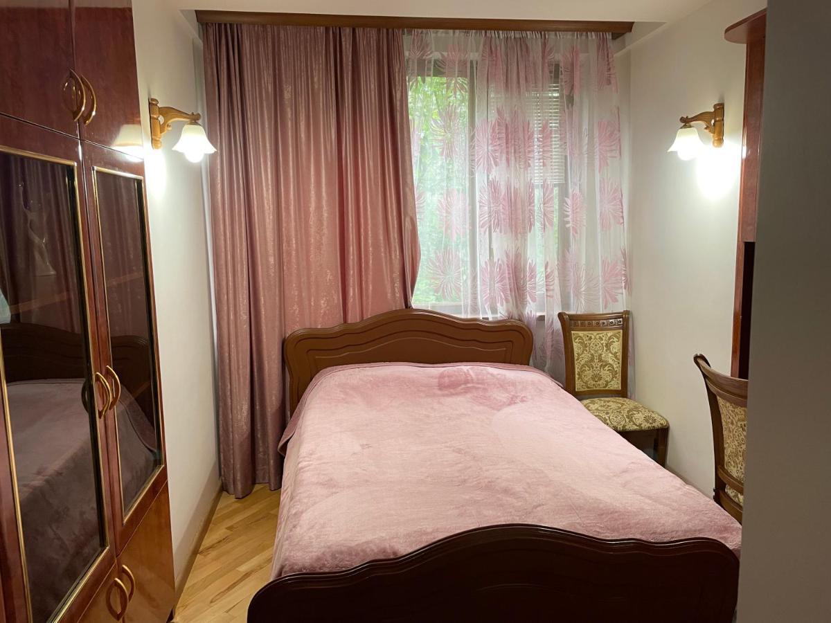 Apartment In City Center Erevan Esterno foto
